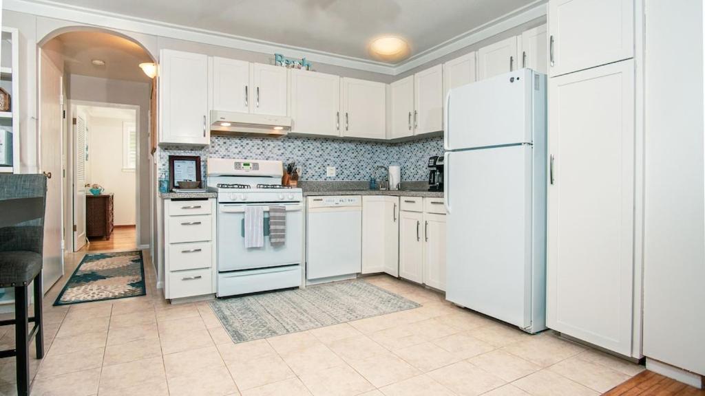 Апартаменти Molokai Island Retreat With Beautiful Ocean Views And Pool - Newly Remodeled! Ualapue Екстер'єр фото